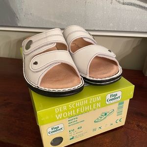 Finn Comfort Sansibar White Sandle